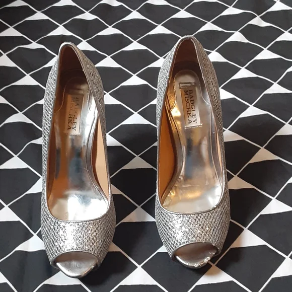 * Badgley mischka silver sparkle peep toe heels, size 8 - Picture 2 of 12